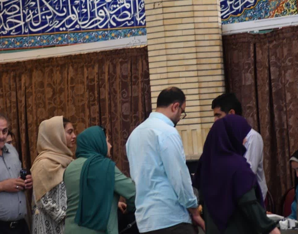 حضور دانشگاهیان دانشگاه ارومیه پای صندوق رای مستقر در مسجد دانشگاه - دور دوم انتخابات
