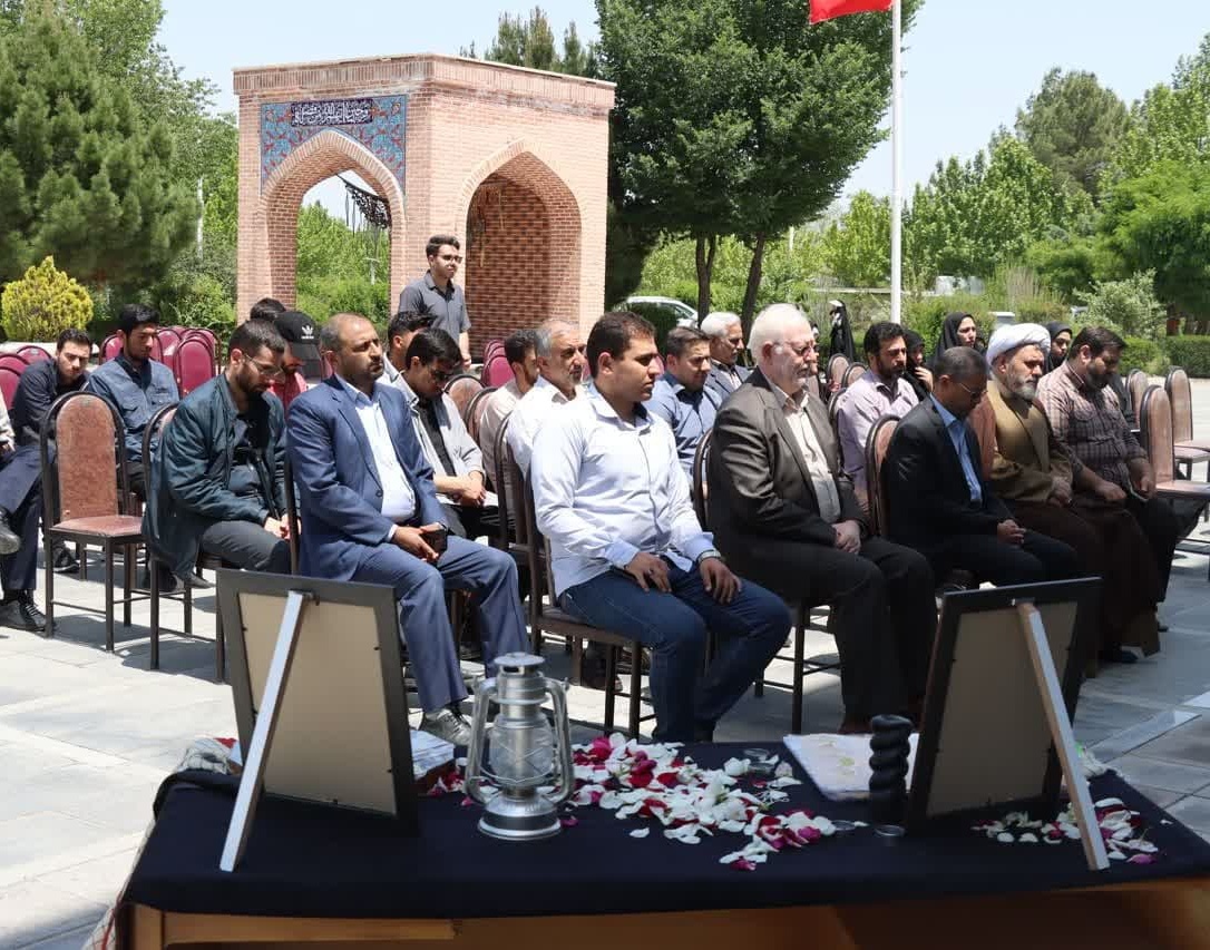مراسم یادبود شهدای خدمت و گرامیداشت سالروز فتح خرمشهر در دانشگاه ارومیه برگزار شد.