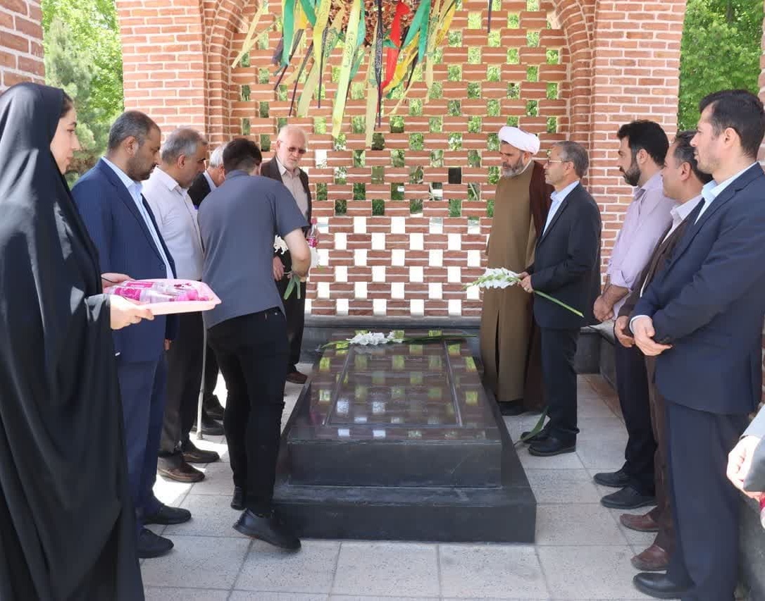 مراسم یادبود شهدای خدمت و گرامیداشت سالروز فتح خرمشهر در دانشگاه ارومیه برگزار شد.
