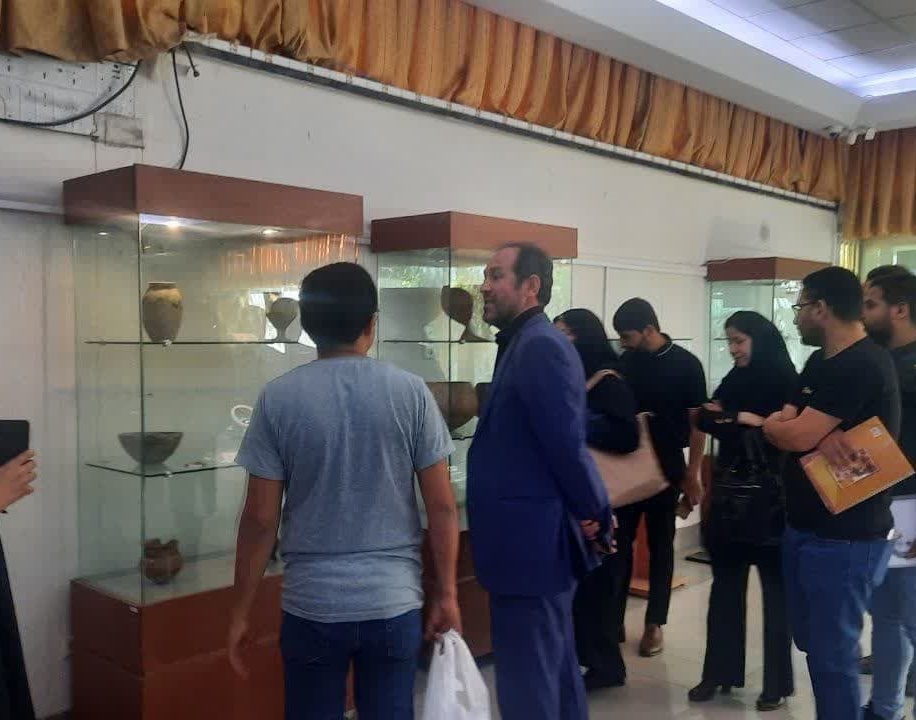 بازدید دانشجویان بین المللی دانشگاه ارومیه از جام طلایی حسنلو؛ رازآمیز‌ترین گنج باستانی ایران
