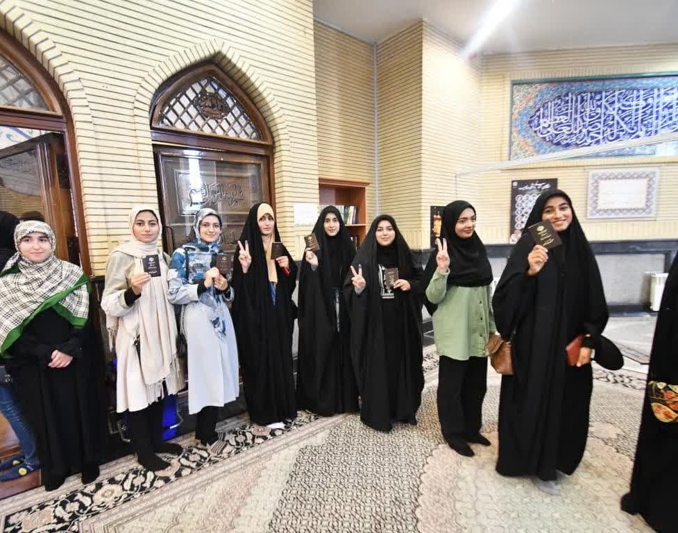حضور پرشور دانشگاهیان دانشگاه ارومیه پای صندوق های رای مستقر در مسجد دانشگاه