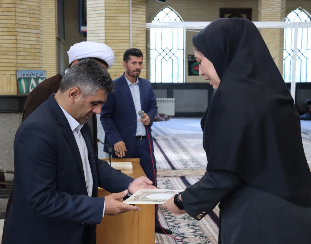 مراسم غبارروبی مزار شهدا دانشگاه همزمان با اعلام انزجار از جنایات رژیم صهیونیستی برگزار شد.
