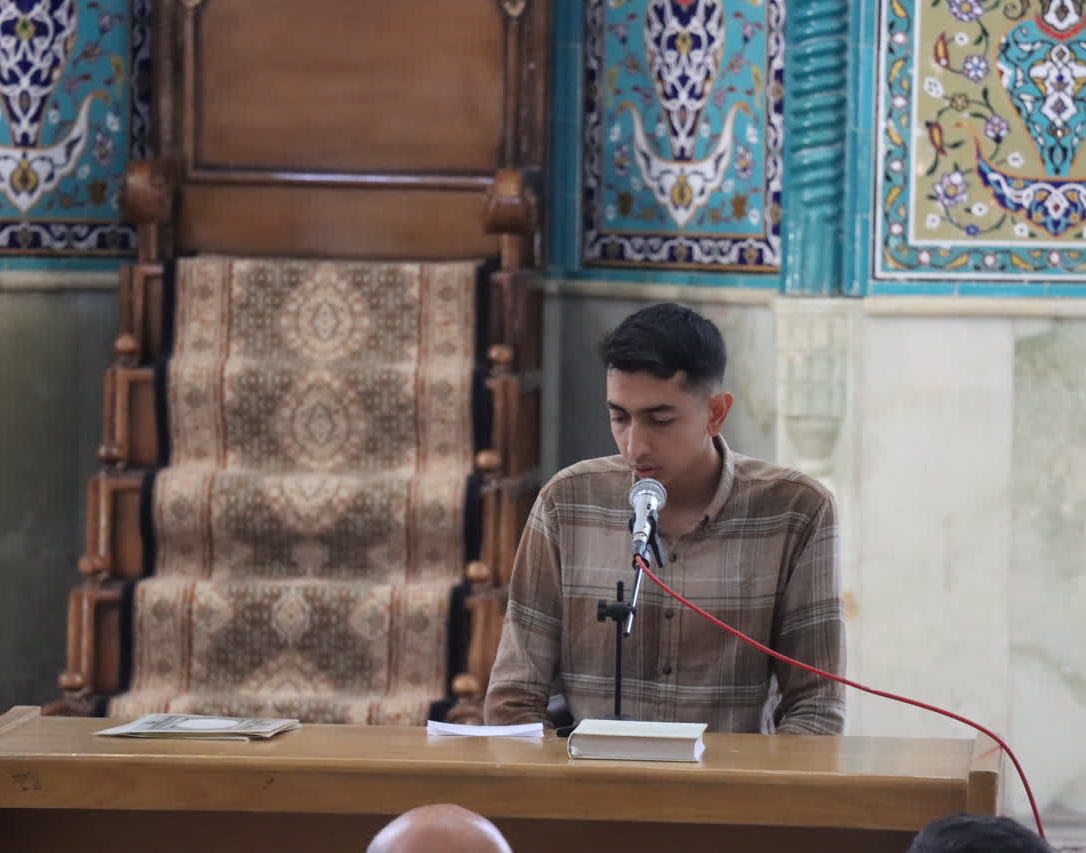 مراسم غبارروبی مزار شهدا دانشگاه همزمان با اعلام انزجار از جنایات رژیم صهیونیستی برگزار شد.