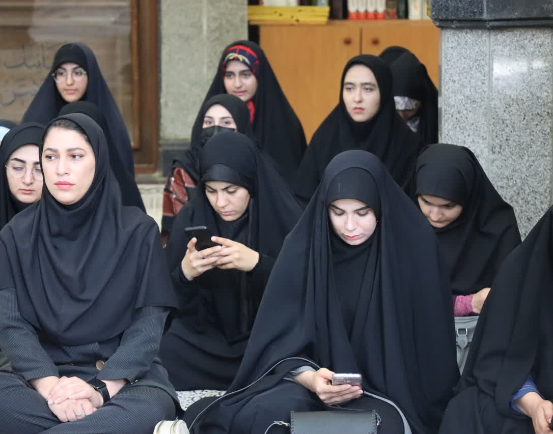 مراسم غبارروبی مزار شهدا دانشگاه همزمان با اعلام انزجار از جنایات رژیم صهیونیستی برگزار شد.