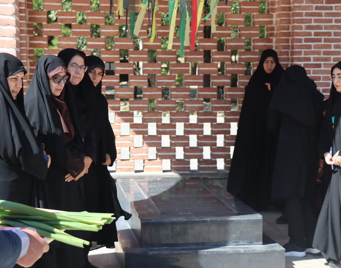 مراسم غبارروبی مزار شهدا دانشگاه همزمان با اعلام انزجار از جنایات رژیم صهیونیستی برگزار شد.
