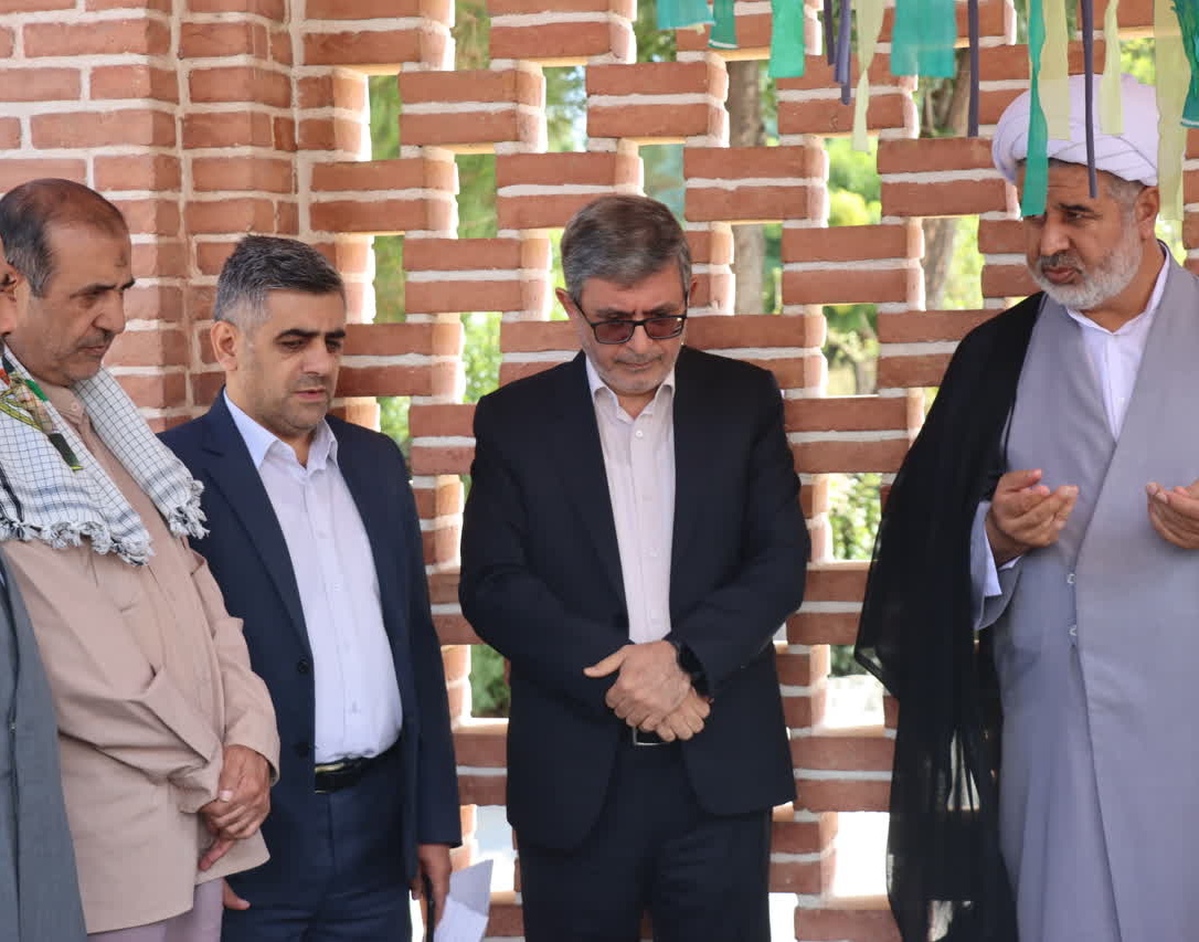 مراسم غبارروبی مزار شهدا دانشگاه همزمان با اعلام انزجار از جنایات رژیم صهیونیستی برگزار شد.