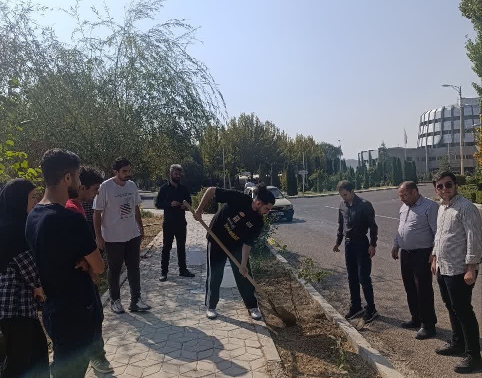 کاشت نهال در دومین برنامه دوشنبه های محیطی زیستی کانون دانشجویی محیط زیست