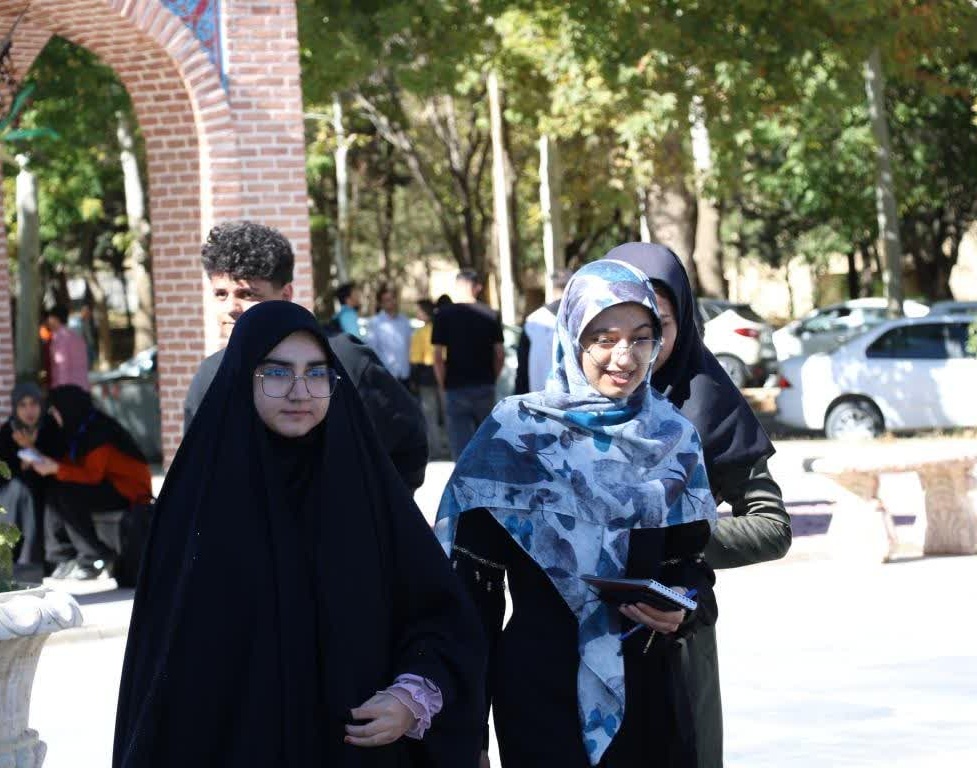 آغاز سال تحصیلی و ثبت نام حضوری دانشجویان کارشناسی ورودی جدید در دانشگاه ارومیه / گزارش تصویری ستاد استقبال از دانشجویان