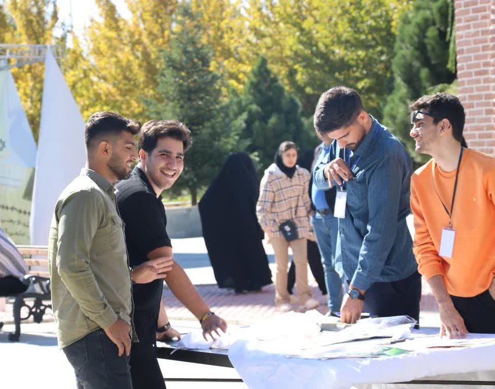 آغاز سال تحصیلی و ثبت نام حضوری دانشجویان کارشناسی ورودی جدید در دانشگاه ارومیه / گزارش تصویری ستاد استقبال از دانشجویان