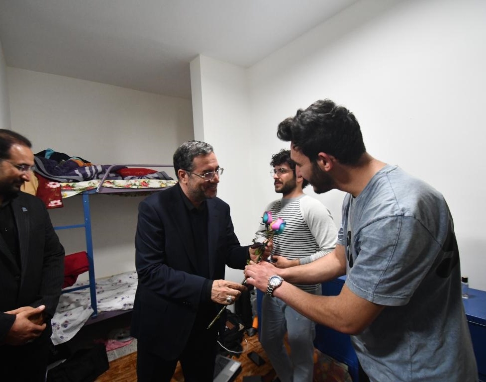 حضور سرزده استاندار آذربایجان غربی در خوابگاه های دانشجویی دختران و پسران دانشگاه ارومیه (+فیلم)