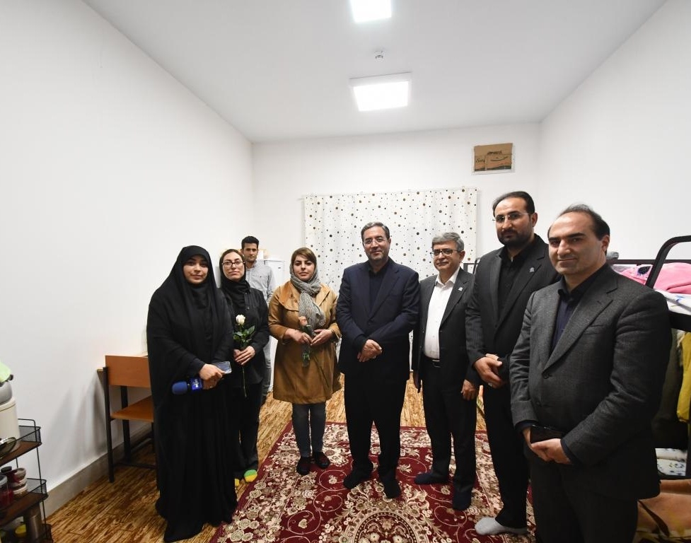 حضور سرزده استاندار آذربایجان غربی در خوابگاه های دانشجویی دختران و پسران دانشگاه ارومیه (+فیلم)