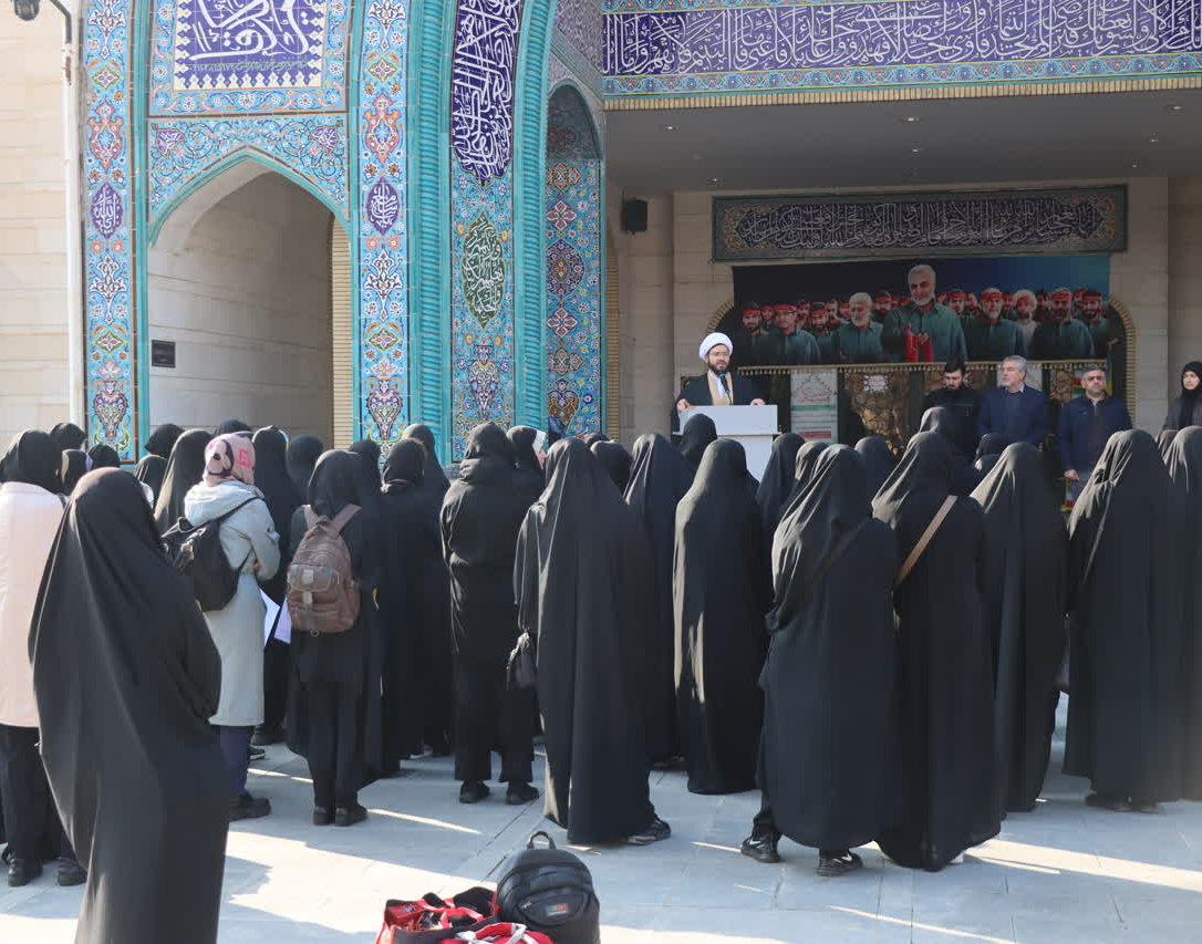 دانشجویان دختر دانشگاه ارومیه جهت اعزام به اردوی راهیان نور مناطق عملیاتی جنوب کشور،‌ بدرقه شدند.
