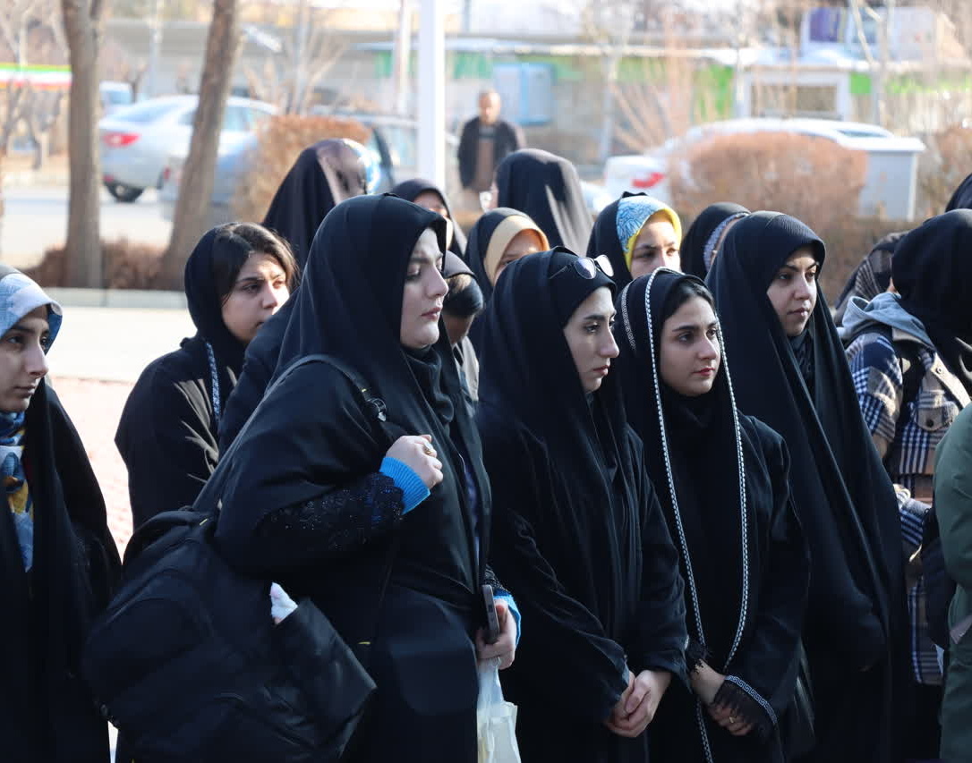 دانشجویان دختر دانشگاه ارومیه جهت اعزام به اردوی راهیان نور مناطق عملیاتی جنوب کشور،‌ بدرقه شدند.