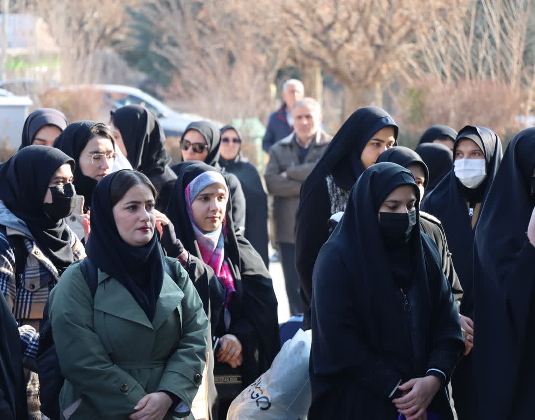 دانشجویان دختر دانشگاه ارومیه جهت اعزام به اردوی راهیان نور مناطق عملیاتی جنوب کشور،‌ بدرقه شدند.
