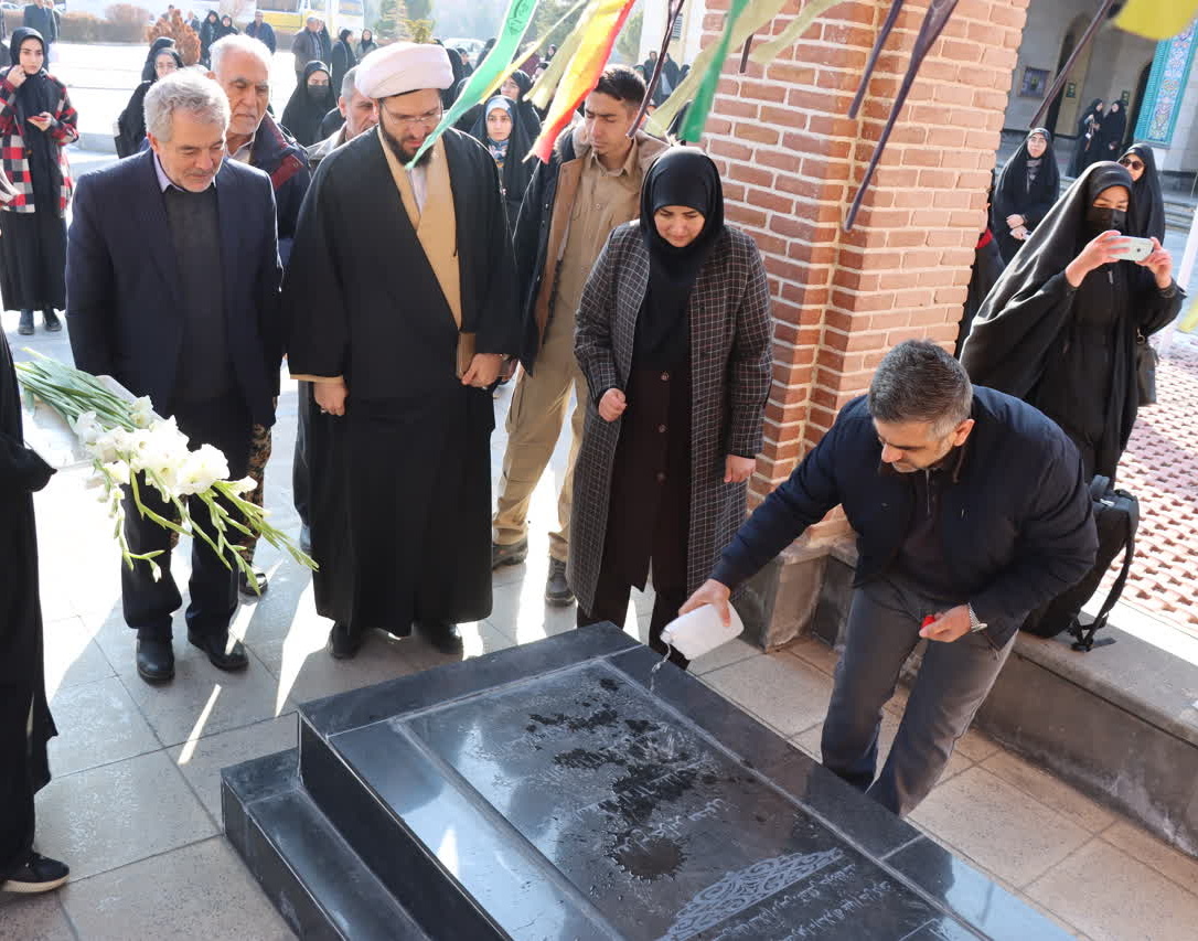 دانشجویان دختر دانشگاه ارومیه جهت اعزام به اردوی راهیان نور مناطق عملیاتی جنوب کشور،‌ بدرقه شدند.