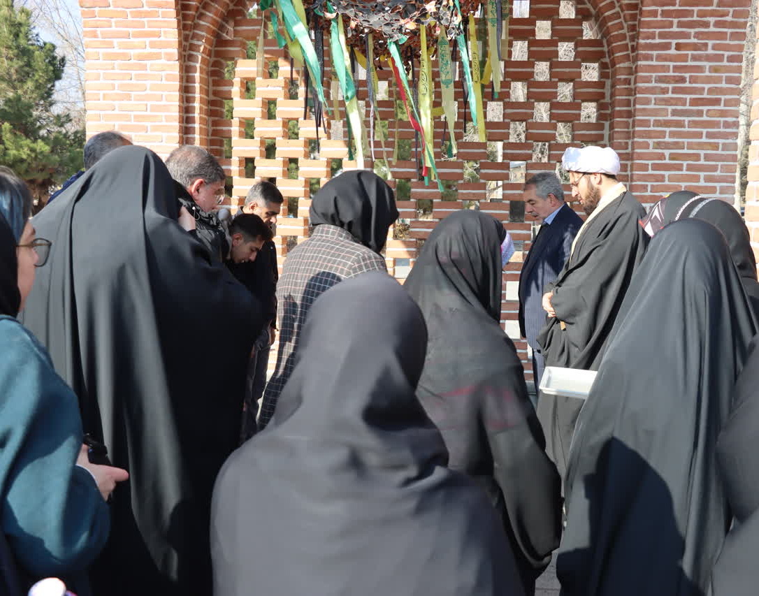 دانشجویان دختر دانشگاه ارومیه جهت اعزام به اردوی راهیان نور مناطق عملیاتی جنوب کشور،‌ بدرقه شدند.