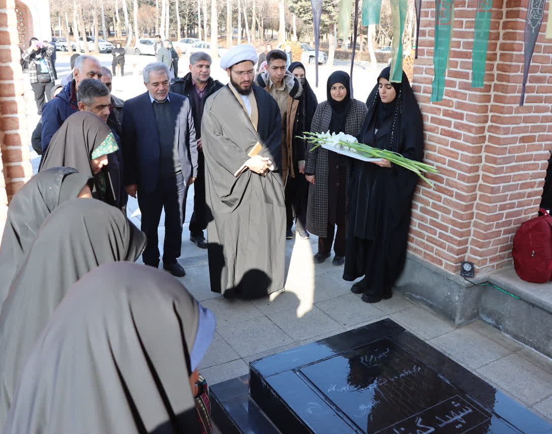 دانشجویان دختر دانشگاه ارومیه جهت اعزام به اردوی راهیان نور مناطق عملیاتی جنوب کشور،‌ بدرقه شدند.