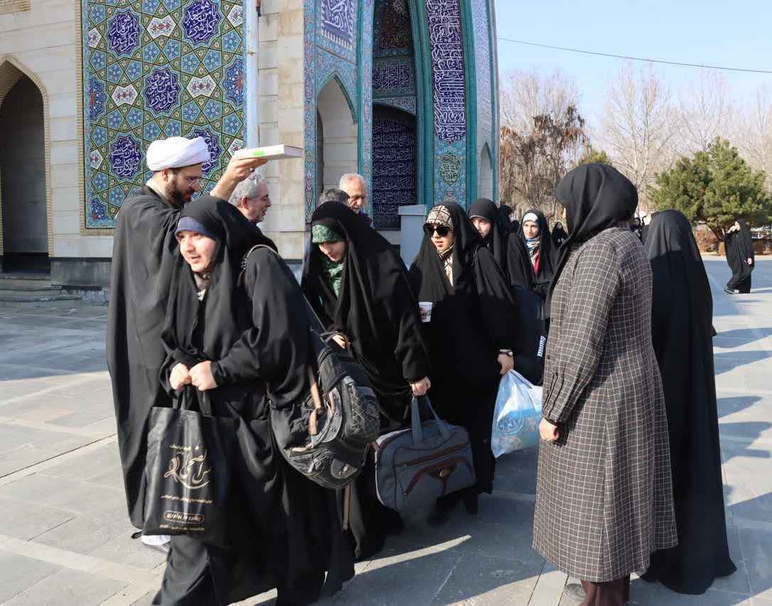 دانشجویان دختر دانشگاه ارومیه جهت اعزام به اردوی راهیان نور مناطق عملیاتی جنوب کشور،‌ بدرقه شدند.