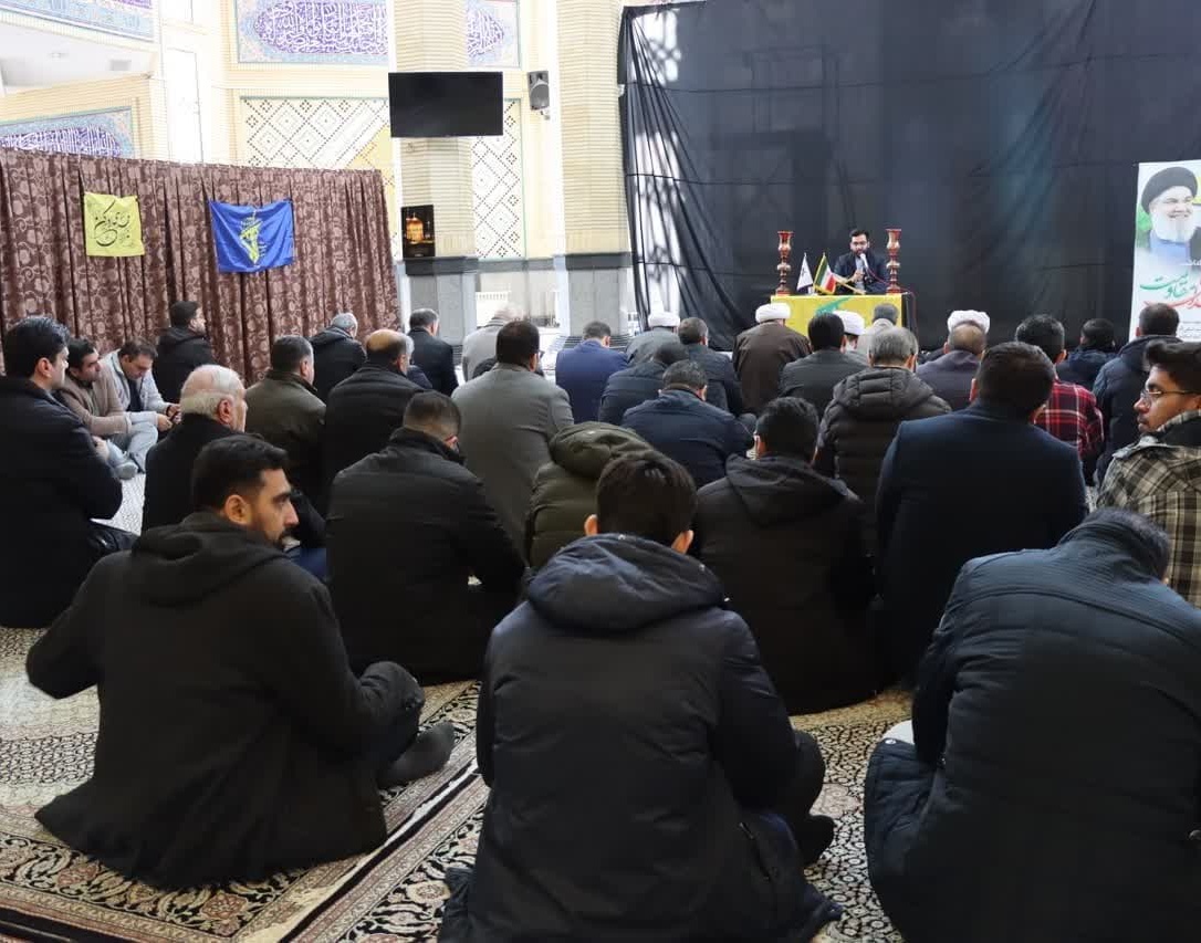 مراسم گرامیداشت شهیدان سید حسن نصرالله و صفی الدین رهبران حزب الله لبنان روز یکشنبه ۵ اسفندماه همزمان با تشییع شهدا در لبنان با حضور دانشگاهیان در مسجد دانشگاه ارومیه برگزارشد.