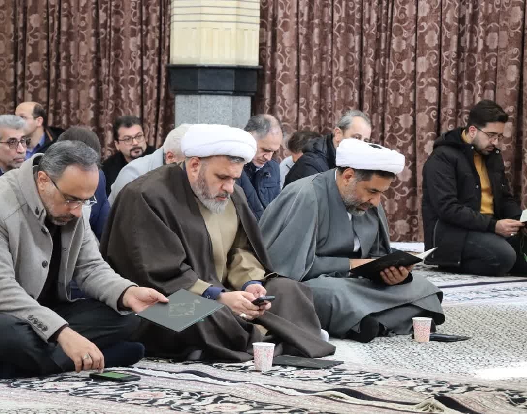 مراسم گرامیداشت شهیدان سید حسن نصرالله و صفی الدین رهبران حزب الله لبنان روز یکشنبه ۵ اسفندماه همزمان با تشییع شهدا در لبنان با حضور دانشگاهیان در مسجد دانشگاه ارومیه برگزارشد.