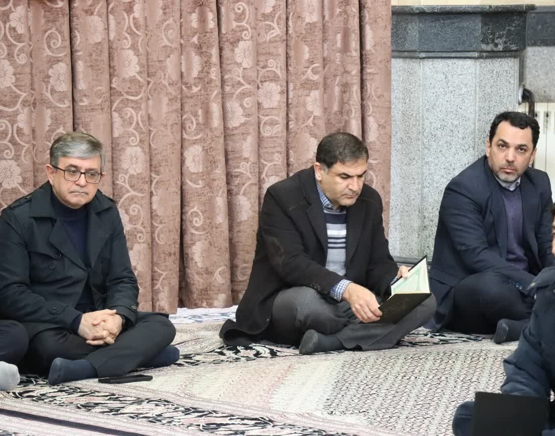 مراسم گرامیداشت شهیدان سید حسن نصرالله و صفی الدین رهبران حزب الله لبنان روز یکشنبه ۵ اسفندماه همزمان با تشییع شهدا در لبنان با حضور دانشگاهیان در مسجد دانشگاه ارومیه برگزارشد.