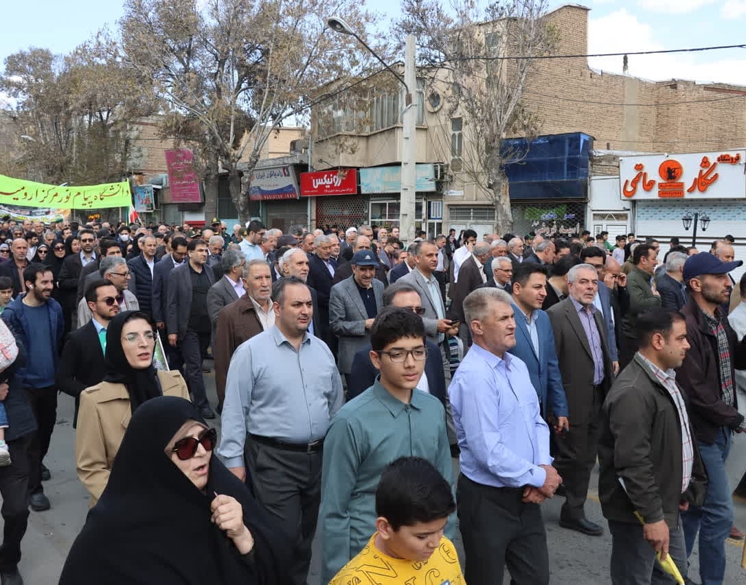 حضور پرشور دانشگاهیان دانشگاه ارومیه در راه‌پیمایی روز قدس