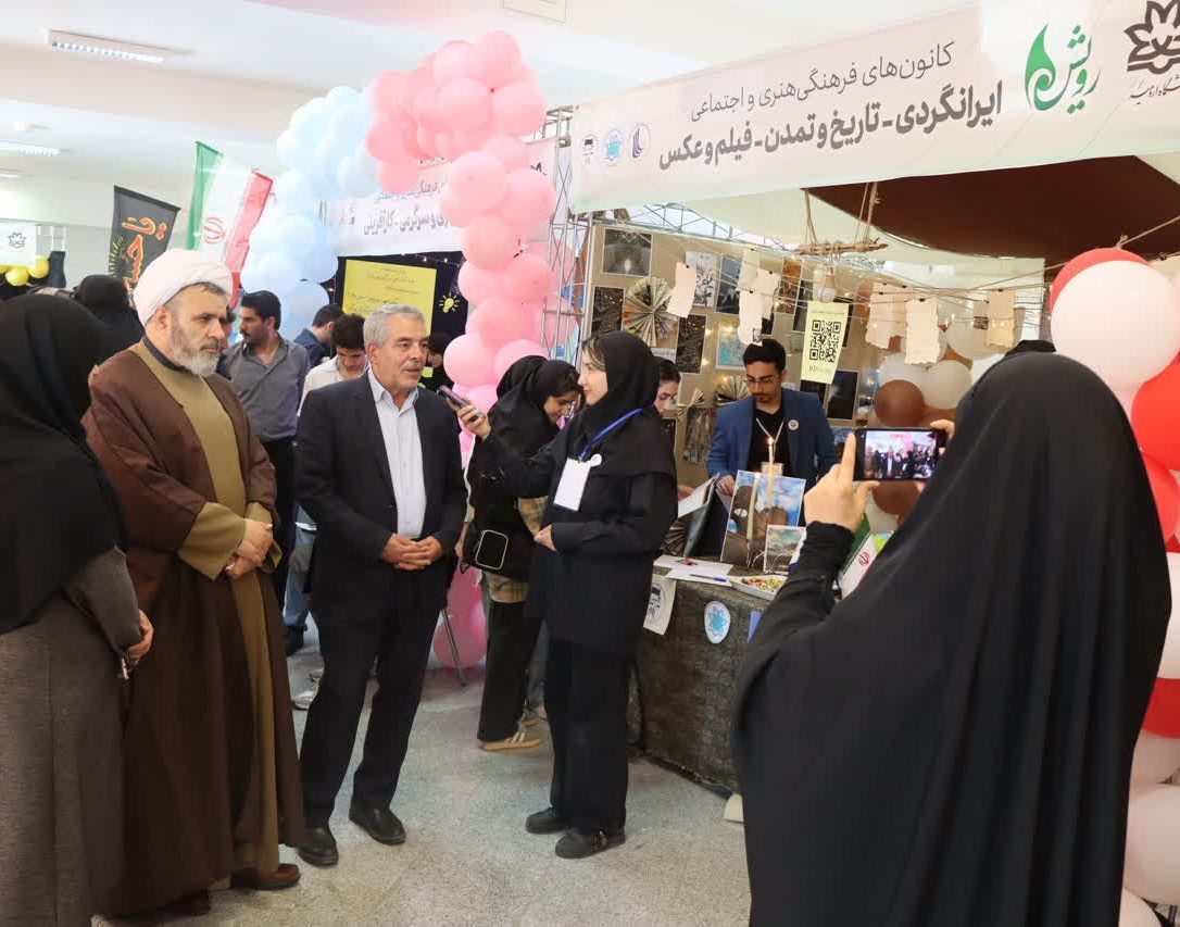 افتتاحیۀ هفتمین جشنوارۀ درون‌دانشگاهی رویش دانشگاه ارومیه با حضور پرشور دانشجویان برگزار شد
