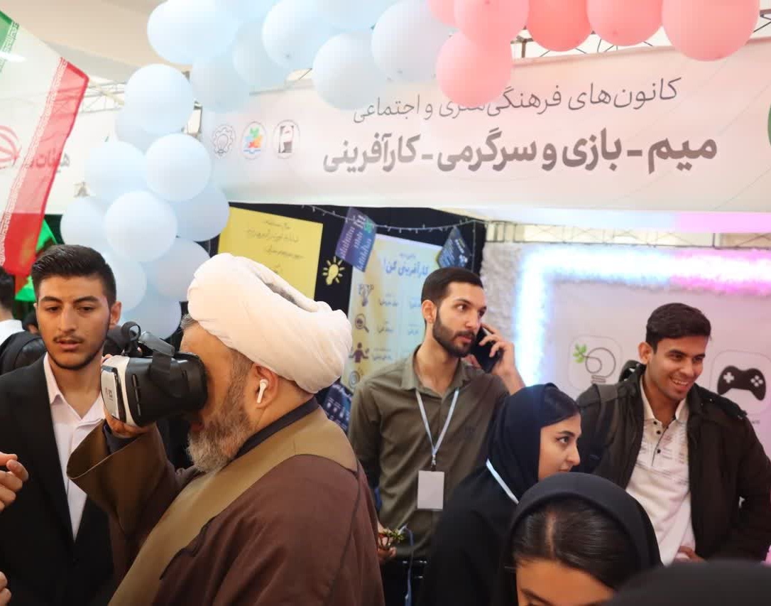 افتتاحیۀ هفتمین جشنوارۀ درون‌دانشگاهی رویش دانشگاه ارومیه با حضور پرشور دانشجویان برگزار شد