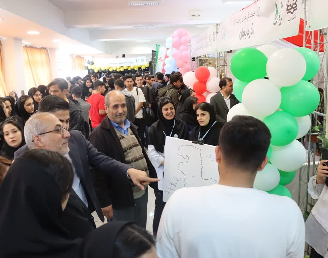 افتتاحیۀ هفتمین جشنوارۀ درون‌دانشگاهی رویش دانشگاه ارومیه با حضور پرشور دانشجویان برگزار شد