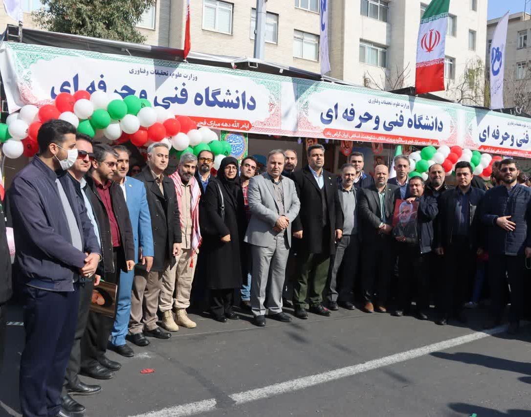 دکتر جوادی معاون فرهنگی دانشجویی دانشگاه ارومیه در مراسم بزرگداشت پیروزی انقلاب اسلامی در دانشگاه فنی حرفه‌ای ارومیه