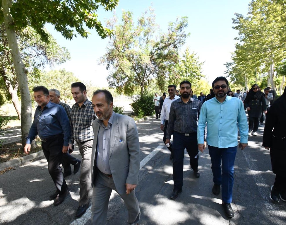 همایش پیاده روی دانشگاهیان ارومیه بمناسبت گرامیداشت هفته دفاع مقدس برگزار شد