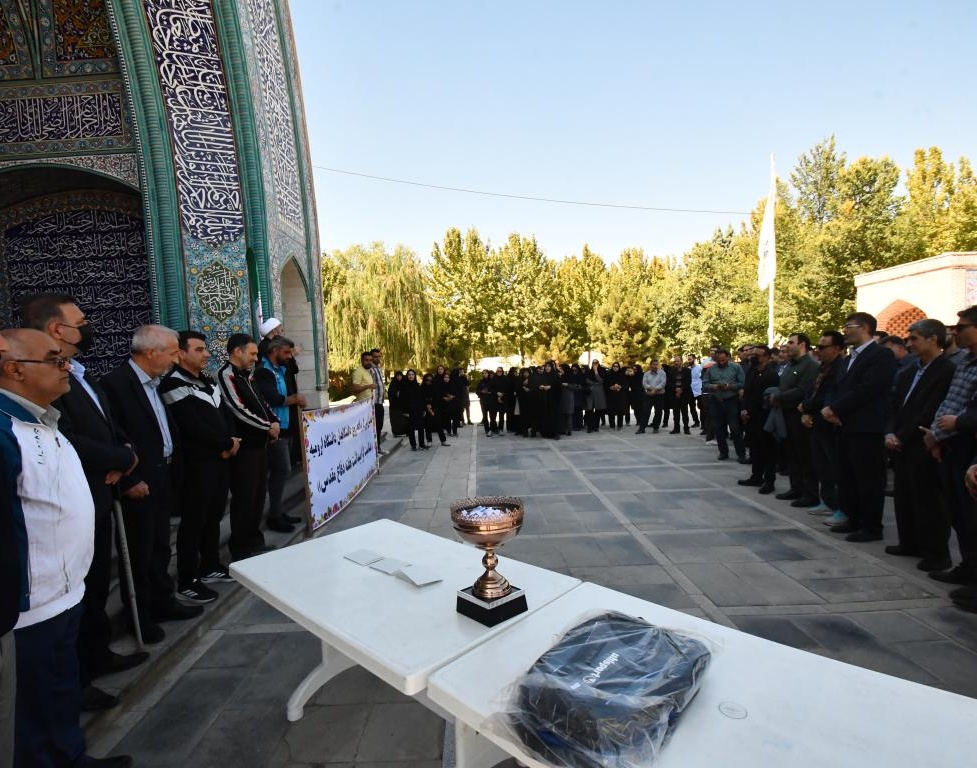 همایش پیاده روی دانشگاهیان ارومیه بمناسبت گرامیداشت هفته دفاع مقدس برگزار شد