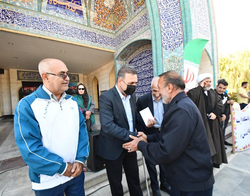 همایش پیاده روی دانشگاهیان ارومیه بمناسبت گرامیداشت هفته دفاع مقدس برگزار شد