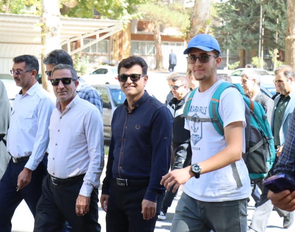 همایش پیاده روی دانشگاهیان ارومیه بمناسبت گرامیداشت هفته دفاع مقدس برگزار شد