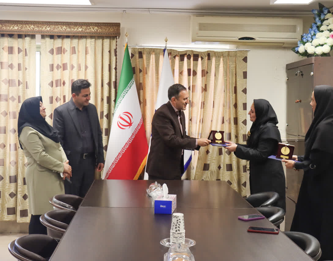 تقدیر از کارشناسان برتر مرکز مشاوره و بهداشت و درمان دانشگاه ارومیه