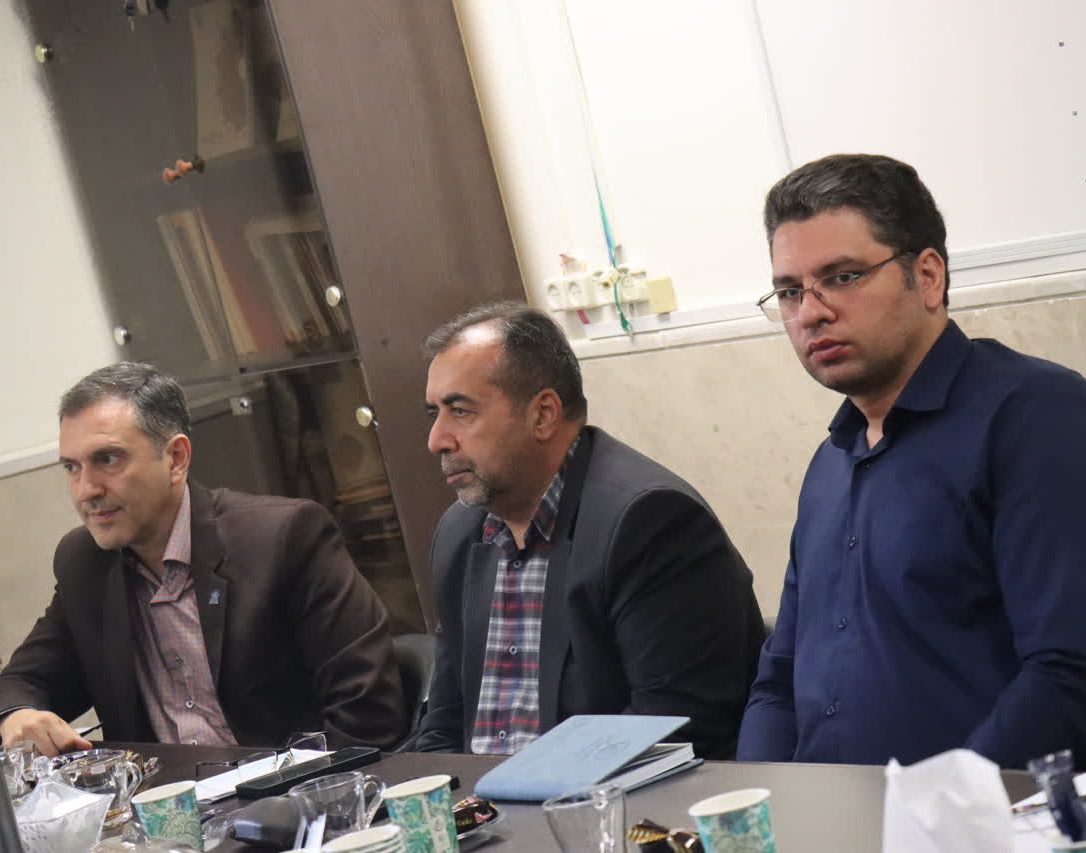 تقدیراز زحمات دکتر جوادی معاون سابق فرهنگی و دانشجویی در نشست شورای مشاورین فرهنگی دانشکده ها