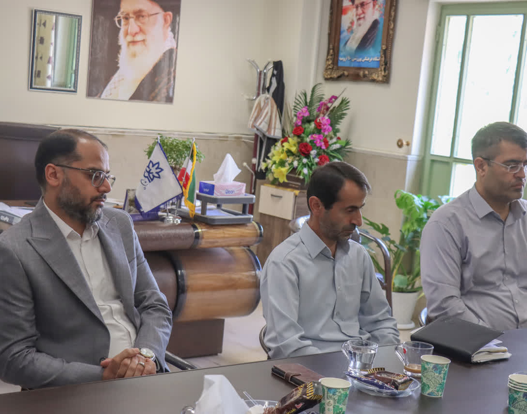 تقدیراز زحمات دکتر جوادی معاون سابق فرهنگی و دانشجویی در نشست شورای مشاورین فرهنگی دانشکده ها