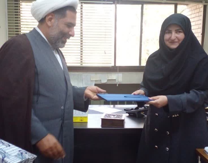  تقدیر از زحمات سرکار خانم دکتر زاده‌هاشم مدیر سابق فرهنگی و اجتماعی دانشگاه