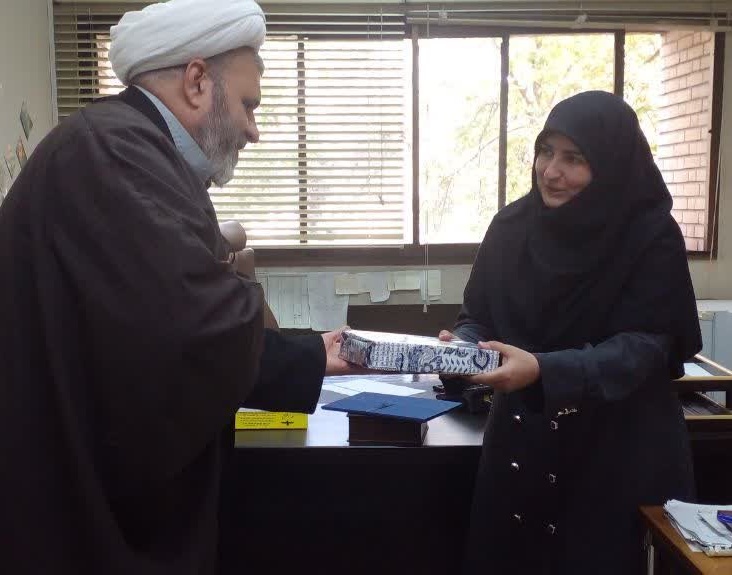  تقدیر از زحمات سرکار خانم دکتر زاده‌هاشم مدیر سابق فرهنگی و اجتماعی دانشگاه