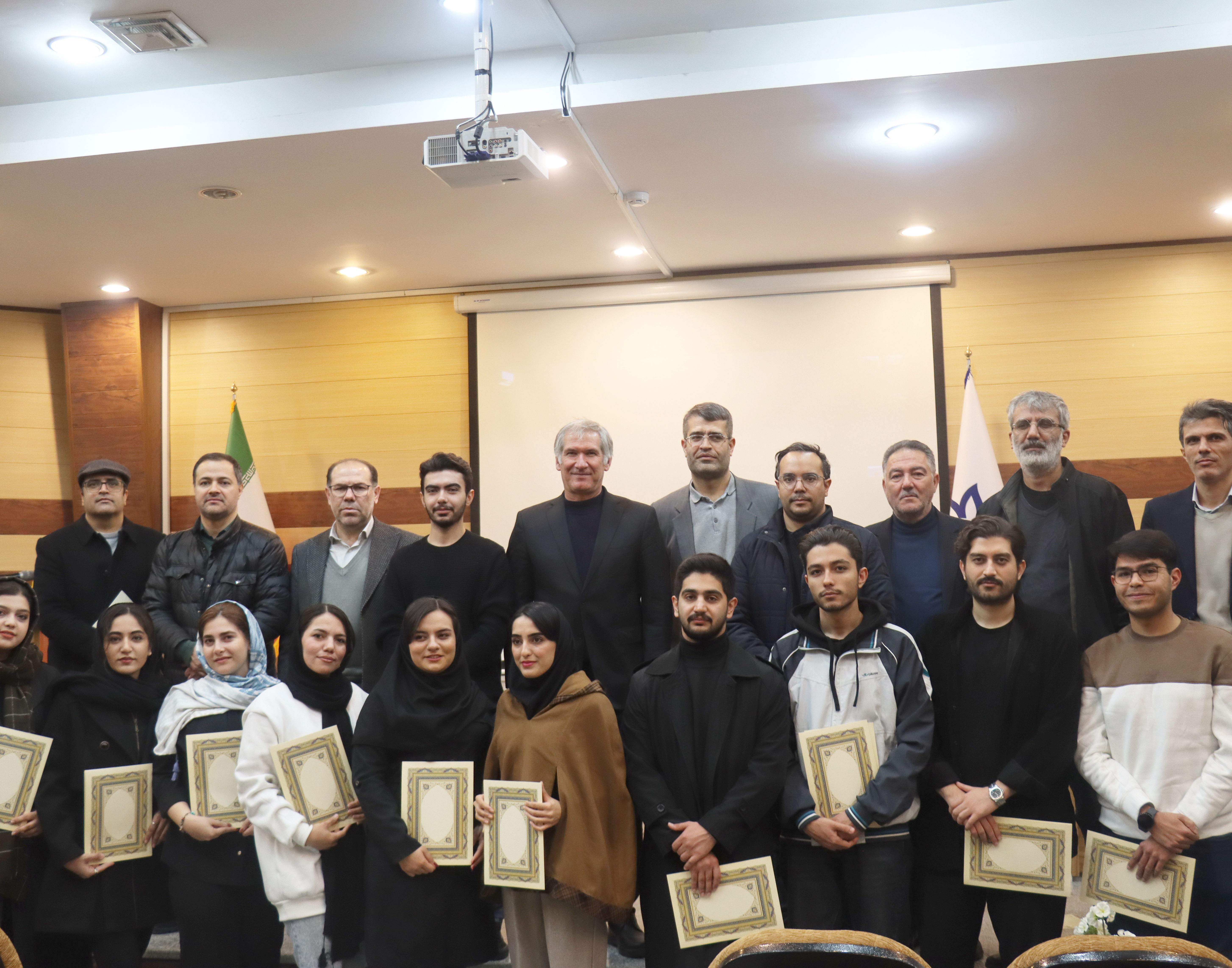 برنامۀ تجلیل از گروه‌های برتر کارگاه توان‌افزایی انجمن‌های علمی و کانون‌های فرهنگی و انجمن‌های مقام‌آور جشنواره بین‌المللی حرکت و همچنین دانشجویان، مدیران و اساتید فعال در کنگره ملی معماری مرمت و شهرسازی در تاریخ 1 دی 1404 برگزار شد