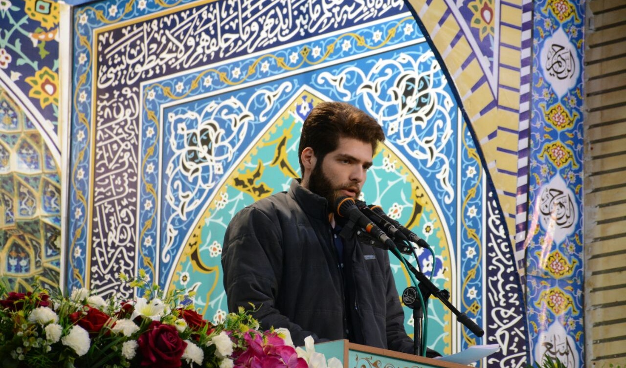 مسئول بسیج دانشجویی دانشگاه ارومیه در نماز جمعه شهر ارومیه به مناسبت روز دانشجو سخن گفت