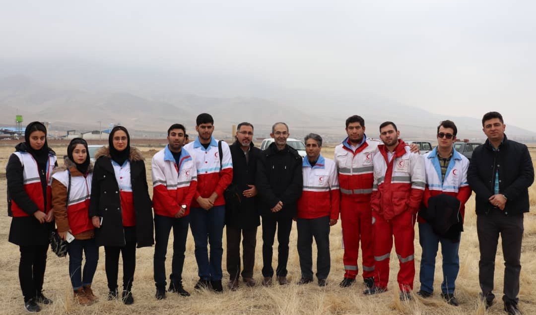 حضور کانون دانشجویی هلال احمر معاونت فرهنگی و اجتماعی دانشگاه ارومیه در طرح پویش ملی کاشت نهال در حاشیه دریاچه ارومیه
