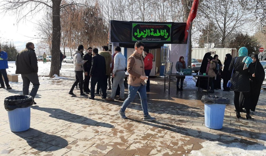 ایستگاه صلواتی به مناسبت ایّام فاطمیه در دانشگاه ارومیه برپا شد