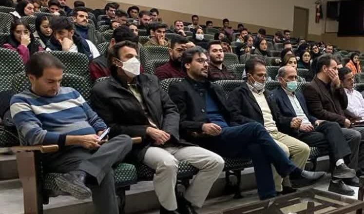 نشست صمیمی اساتید و دانشجویان گروه ریاضی و آمار
