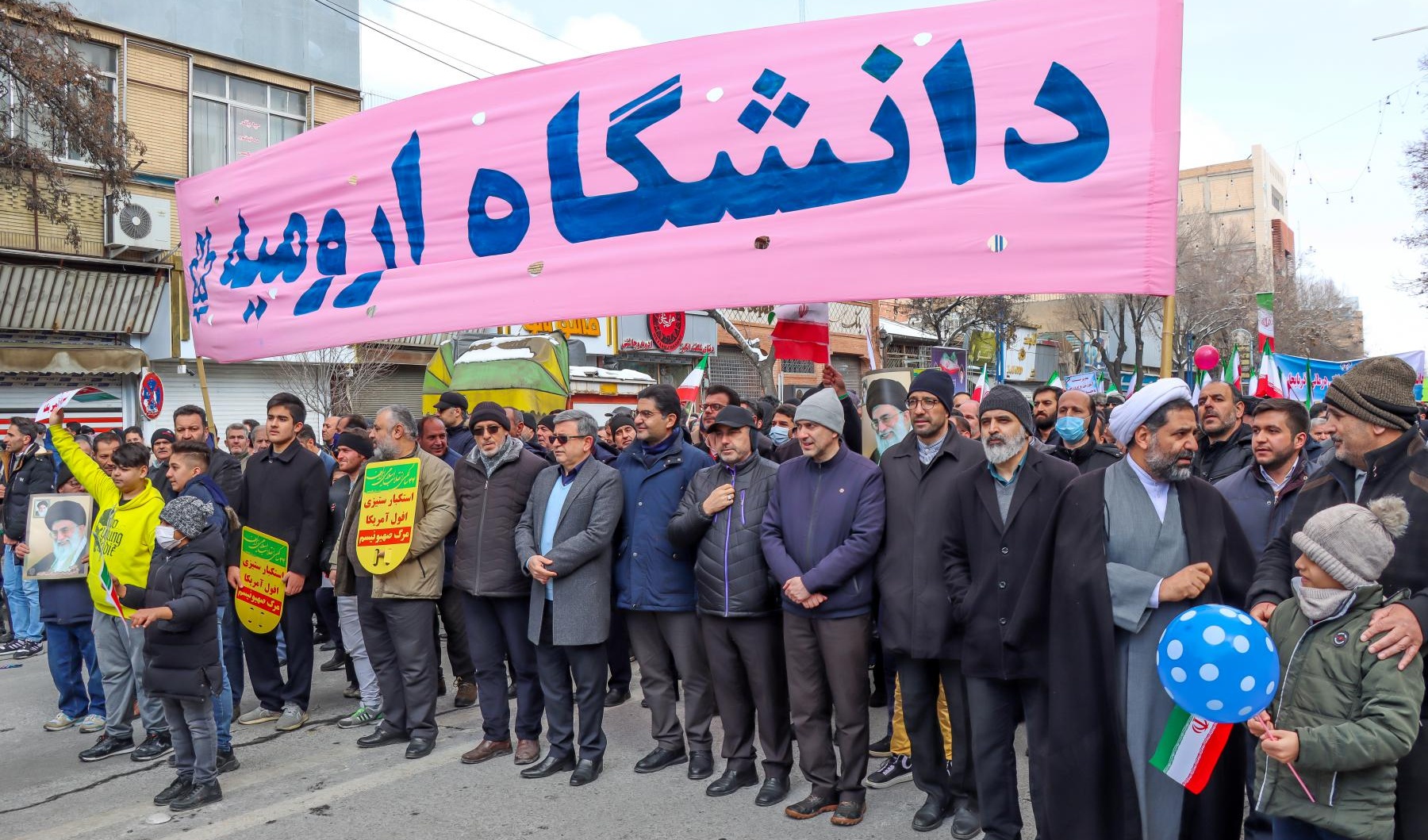 حضور کارکنان، اساتید و دانشجویان دانشگاه ارومیه در راهپیمایی 22 بهمن 1401