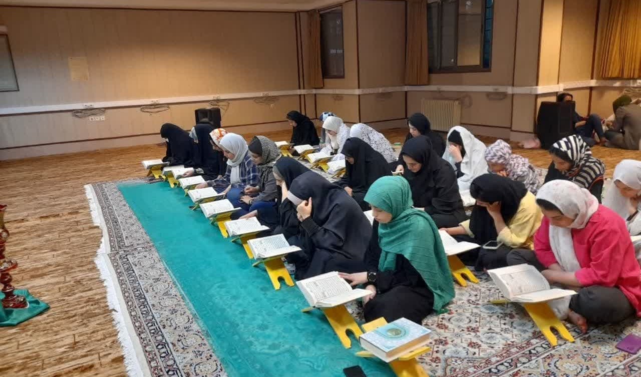 گزارش تصویری برگزاری محفل انس با قرآن کریم در خوابگاه‌های دانشجویی