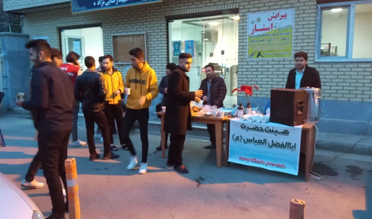 برپایی ایستگاه صلواتی به مناسبت میلاد حضرت زینب (س) در مقابل کوی خوابگاهی پسران