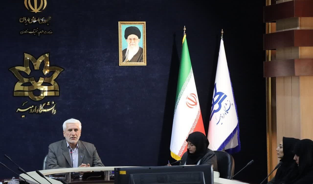 نشست بررسی مسائل بانوان دانشگاهی در حوزه اداری