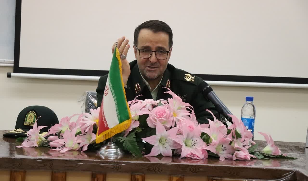 گزارش برگزاری نشست بررسی تحولات اجتماعی با تأکید بر جنگ شناختی-جنگ ترکیبی با حضور فرمانده انتظامی استان آذربایجان غربی سردار دکتر رحیم جهانبخش در تاریخ ۲۷ آذرماه ۱۴۰۲