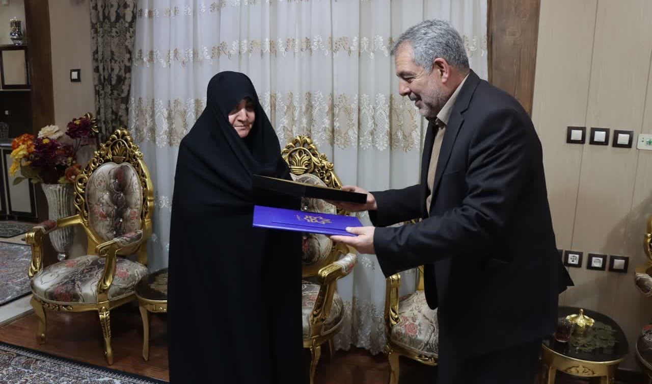 گزارش تصویری دیدار با خانم جعفرزاده (مادر، همسر و فرزند شهید)